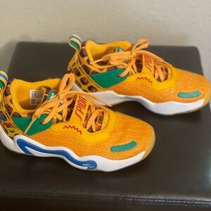Donovan Mitchell 3 basketball shoes